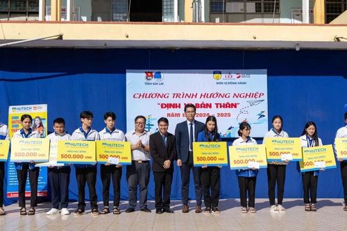 Hướng nghiệp với chủ đề 'Định vị bản thân' cho học sinh Trường THPT Mạc Đĩnh Chi
