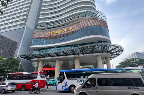 Hỗn loạn giao thông tại ngã ba Tô Hiến Thành - Nguyễn Thị Minh Khai