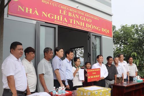 Hội Cựu chiến binh tỉnh Khánh Hòa: Bàn giao nhà Nghĩa tình đồng đội cho hội viên ở huyện Khánh Sơn