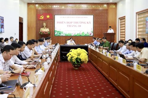 Phiên họp UBND tỉnh thường kỳ tháng 10