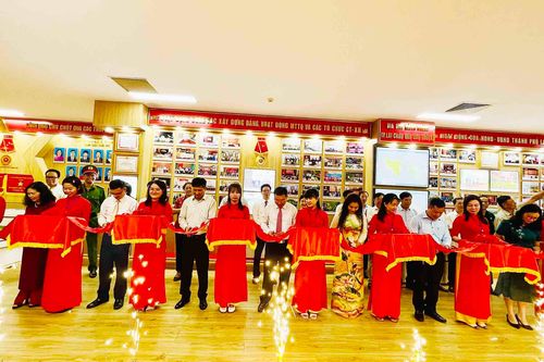 Ra mắt, khánh thành các công trình chào mừng 20 năm thành lập Đảng bộ thành phố Lai Châu