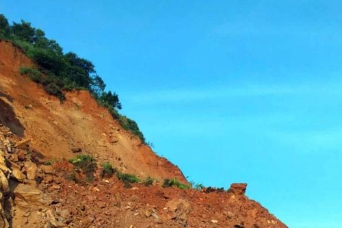 Sạt lở lớn trên Tỉnh lộ 162 (Quý Xa) gây chia cắt giao thông hoàn toàn