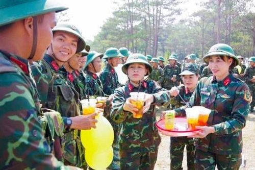 Đồng hành cùng chiến sĩ mới vượt qua thử thách