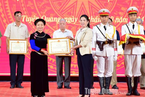 Tuyên Quang tiếp tục chú trọng chăm lo, nâng cao đời sống cho đồng bào dân tộc thiểu số