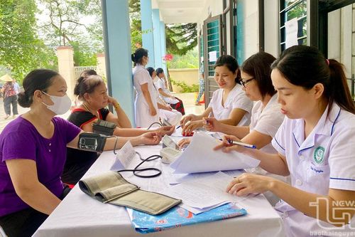 Để người cao tuổi vơi nỗi lo bệnh tật