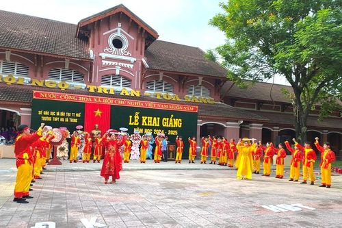Kiên cố hóa trường, lớp và nhà công vụ cho giáo viên