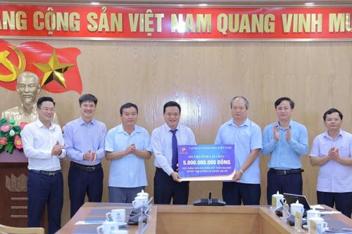 Petrolimex trao 5 tỷ đồng xây nhà tặng hộ nghèo tại huyện Tam Đường và huyện Sìn Hồ