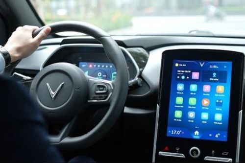 Điều khiển xe ô tô điện mini có cần bằng lái không?
