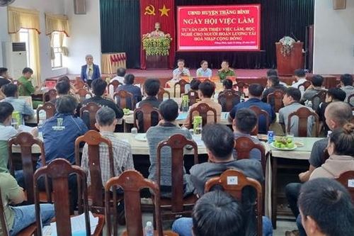 Thiết thực và nhân văn 'Ngày hội việc làm' cho người hoàn lương