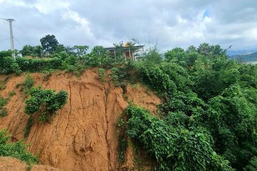 Hàng ngàn hộ dân ở miền núi Quảng Trị sống trong vùng sạt lở