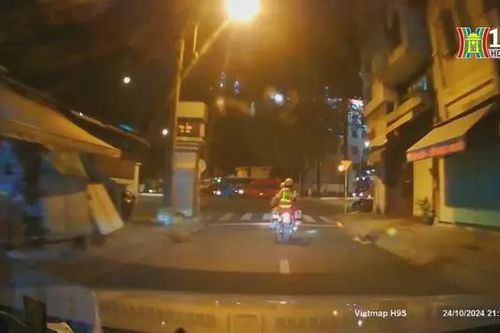 CSGT hỗ trợ chở sản phụ tới bệnh viện kịp thời