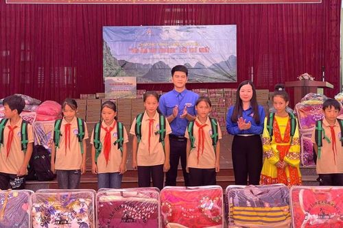 Chương trình 'Bếp ấm yêu thương' tại huyện Hà Quảng