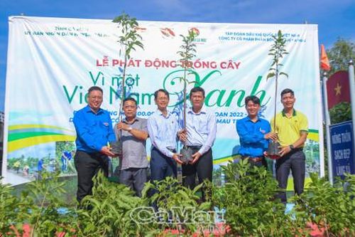 Công ty Cổ phần Phân bón Dầu khí Cà Mau phát động trồng 5.000 cây xanh tại huyện Cái Nước