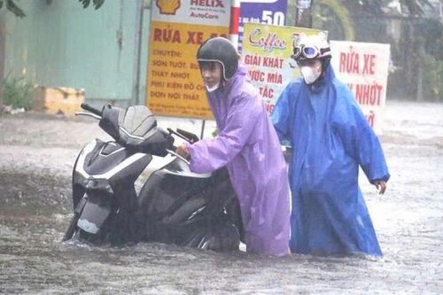 Hai kịch bản đường đi của bão Trami