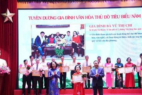 Tuyên dương 87 Gia đình văn hóa Thủ đô tiêu biểu