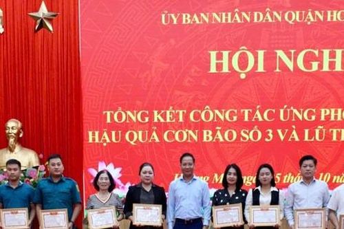 Quận Hoàng Mai khen thưởng 149 tập thể, cá nhân xuất sắc trong công tác phòng, chống bão lũ