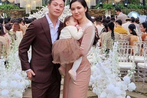 Sau đổ vỡ, nam MC nổi tiếng của VTV tái hôn với vợ trẻ có cuộc sống kín tiếng