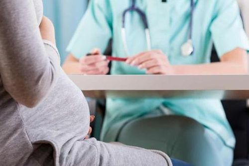 Điều trị methadone cho phụ nữ mang thai nghiện các chất dạng thuốc phiện có lợi ích gì?
