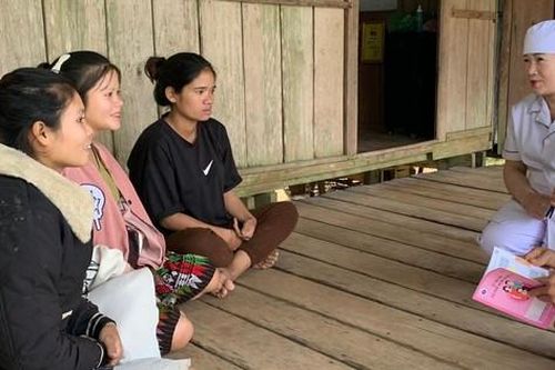 Quảng Bình thông qua mức hỗ trợ mới cho đội ngũ y tế thôn, bản