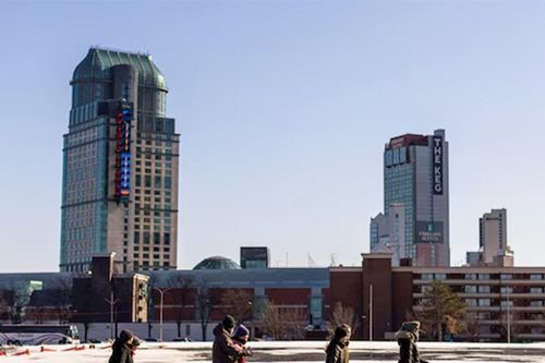 Canada cắt giảm mạnh lượng người nhập cư