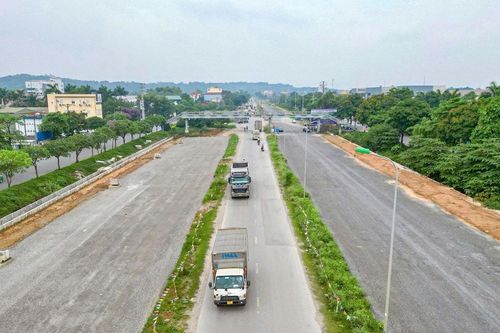 Sau gần 2 năm triển khai, dự án mở rộng QL6 đoạn Ba La - Xuân Mai giải ngân được 9%