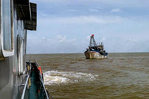 Cứu hộ thành công tàu cá gặp nạn trên biển Sóc Trăng