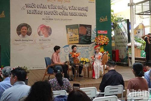 Ra mắt hai tác phẩm mới của nhà thơ Nguyễn Quang Hưng