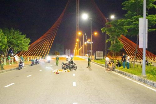 Tìm nhân chứng