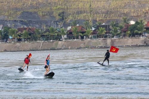 Hấp dẫn Du lịch mùa nước nổi trên sông Đà năm 2024-2025