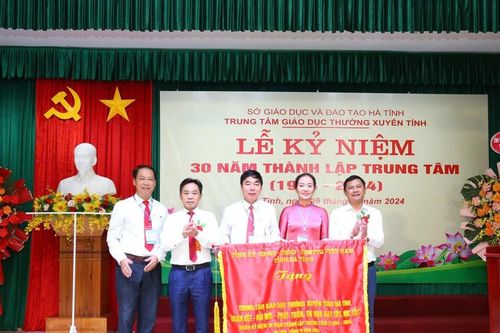 Trung tâm Giáo dục thường xuyên Hà Tĩnh long trọng kỷ niệm 30 năm thành lập