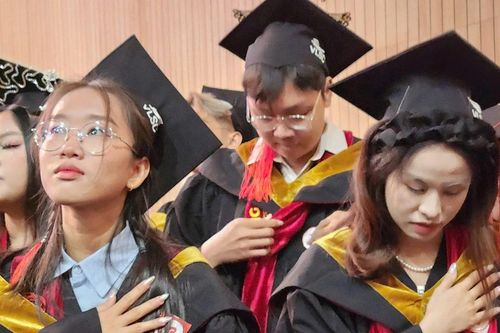 Hơn 400 tân cử nhân Trường Cao đẳng Văn Lang Sài Gòn tốt nghiệp