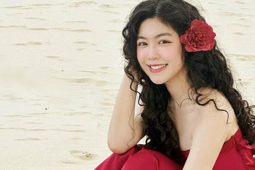 Sao Việt: Lọ Lem khoe nhan sắc tuổi 18, Hồ Ngọc Hà gợi cảm, H'Hen Niê ăn cơm tấm bình dân