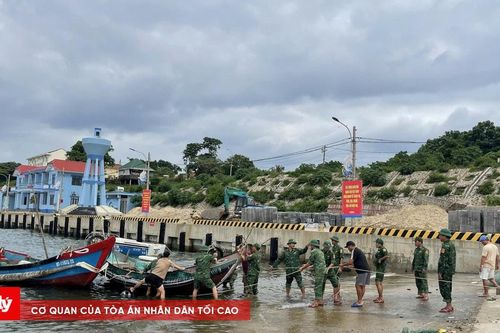 Biên phòng Quảng Trị tích cực giúp dân ứng phó Bão số 6