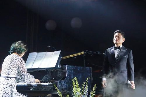 Con gái Phú Quang đệm đàn cho NSND Tấn Minh, Hoàng Hải sợ bị mắng vì phá 'hit'