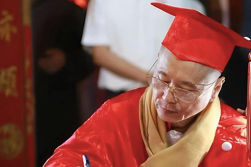 Từ vụ ông Vương Tấn Việt: Lo lắng về uy tín và chất lượng bằng cấp