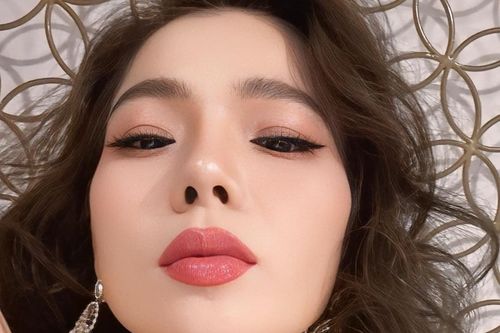 Lệ Quyên đẹp yêu kiều, 'ca sĩ đại gia' Quách Thành Danh lại xây thêm nhà mới