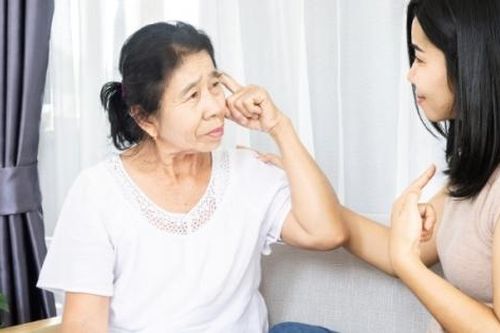 Phát hiện người thân mắc bệnh mất trí nhớ nhờ 4 câu cửa miệng