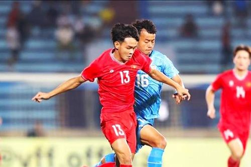 Tuyển Việt Nam tụt 3 bậc trên bảng xếp hạng FIFA tháng 10; Cựu sao Hoàng Anh Gia Lai hết hy vọng dự AFF Cup 2024
