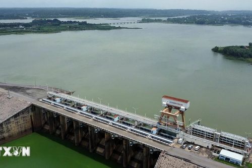 Hồ thủy điện lớn nhất miền Nam ngừng xả tràn để hạn chế ngập vùng hạ du