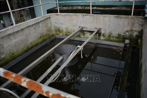 Hệ thống xử lý nước thải y tế hỏng, người dân khổ vì mùi hôi