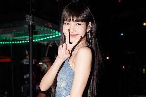 Fan meeting của Lisa ế vé: Do giá 'chặt chém' hay hậu quả từ ồn ào hát nhép?