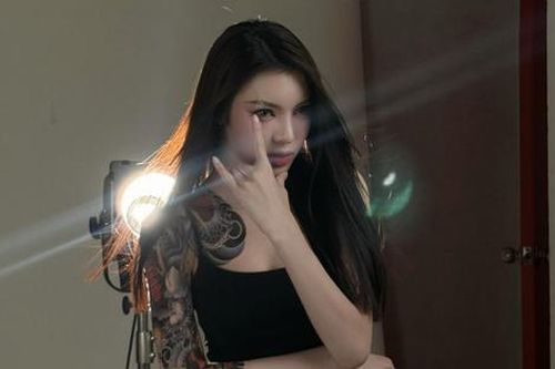Một á hậu bất ngờ xăm kín người sau khi đạt danh hiệu quốc tế
