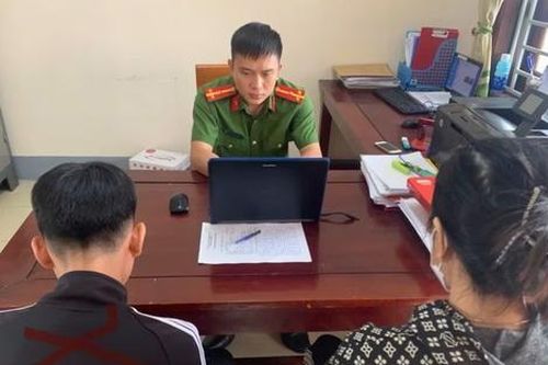 Khởi tố nam sinh lớp 11 bắt bạn học ăn đất, hút thuốc không nhả khói
