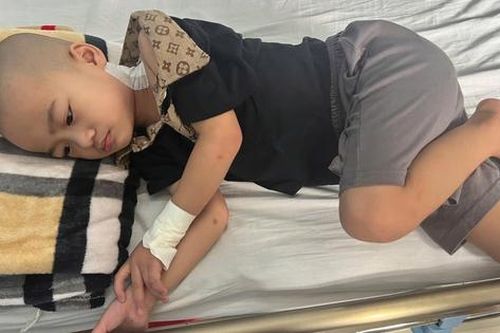 Chung tay giúp đỡ bé trai 5 tuổi mắc bệnh hiểm nghèo không tiền cứu chữa