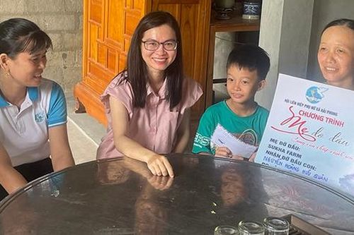 Khi yêu thương dẫn lối 'Mẹ đỡ đầu'