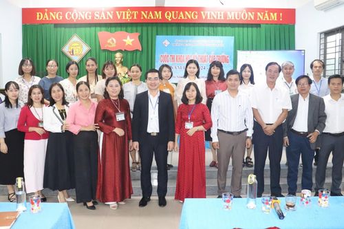 Sôi nổi chung kết cuộc thi nghiên cứu khoa học Trường THPT Ngô Quyền