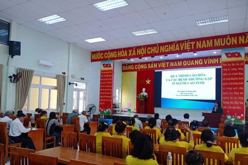 Đà Nẵng chú trọng công tác Chăm sóc sức khỏe người cao tuổi thích ứng với già hóa dân số