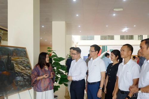 Triển lãm mỹ thuật kỷ niệm 74 năm Ngày giải phóng Lào Cai