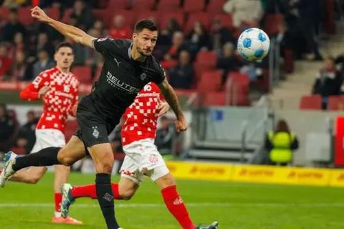 Vòng 8 Bundesliga: Muchen Gladbach vươn lên vị trí thứ 9 BXH
