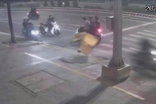 Khởi tố 11 thanh thiếu niên vác hung khí hỗn chiến trong đêm